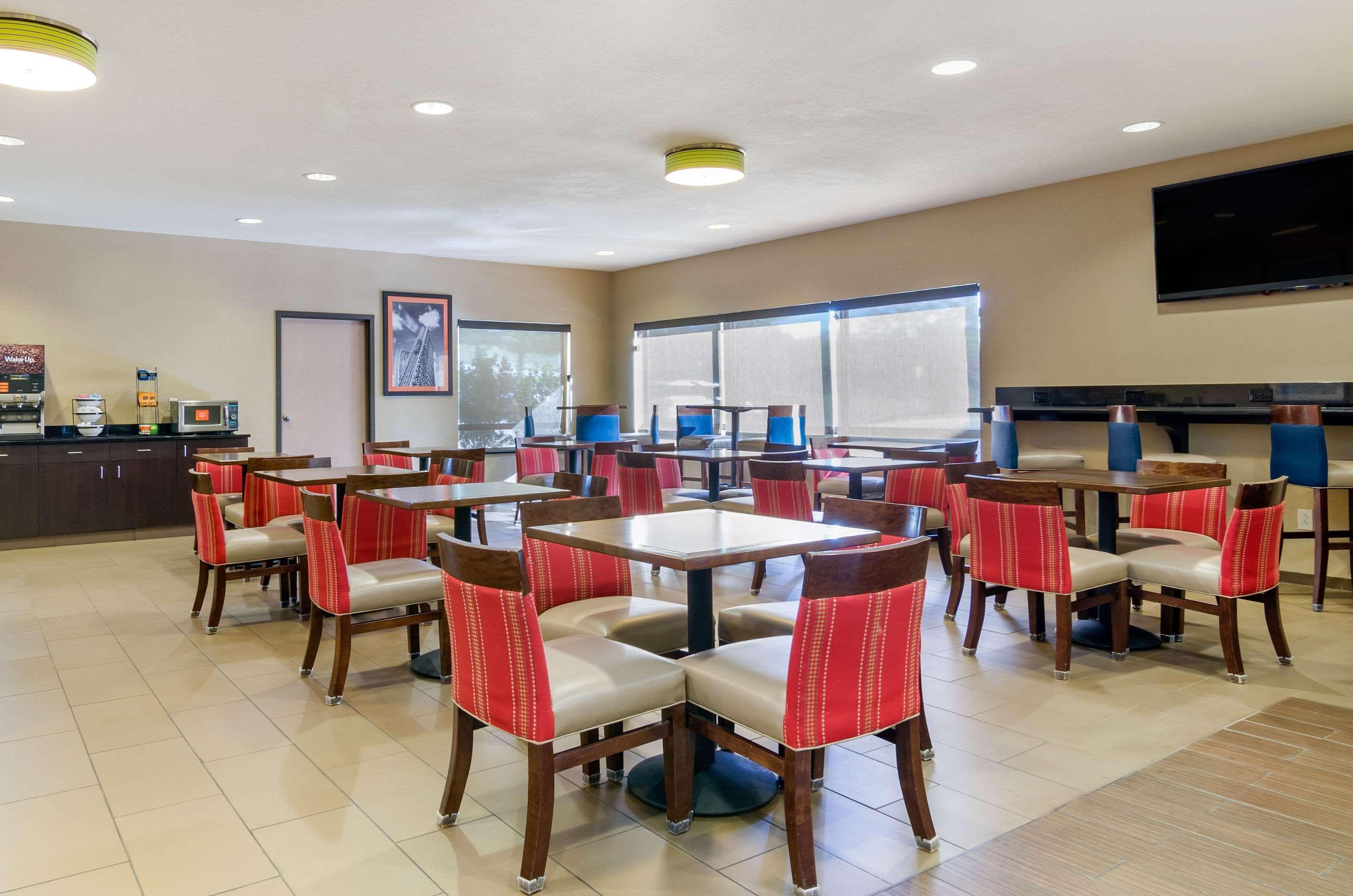 Comfort Inn & Suites Kansas City - Northeast Exterior foto
