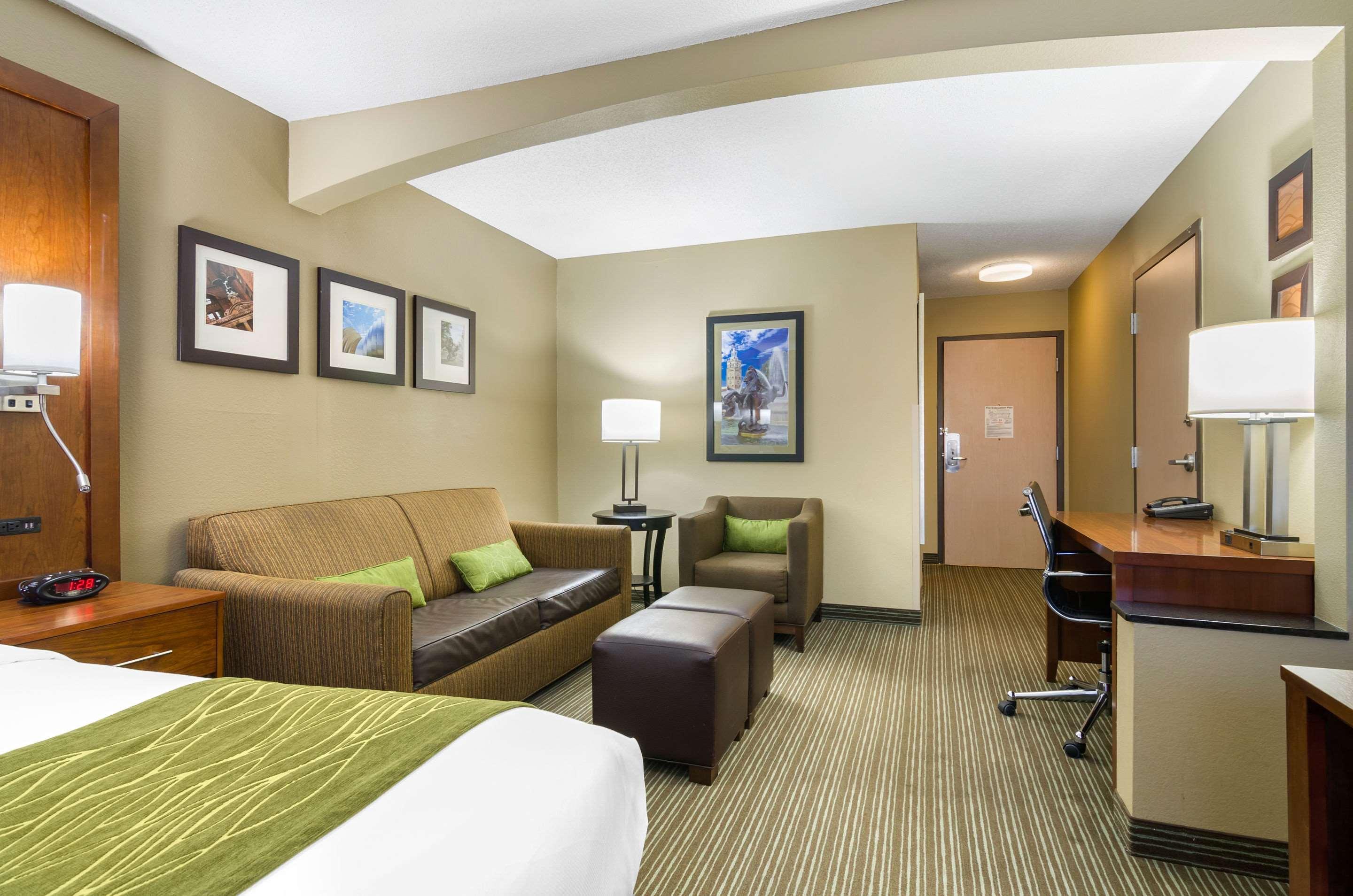 Comfort Inn & Suites Kansas City - Northeast Exterior foto